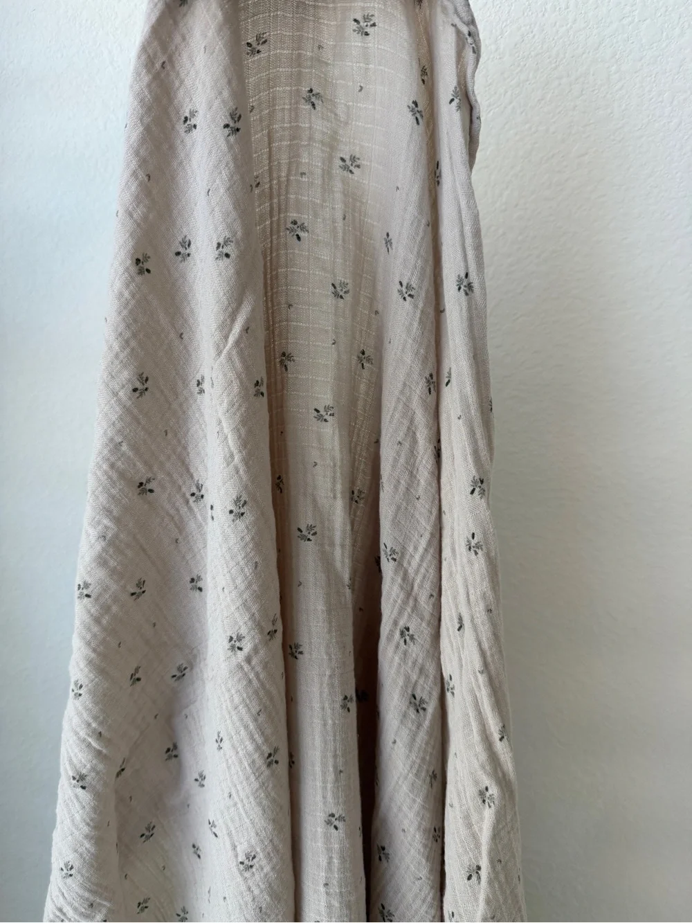 Neutral Beige Floral Baby Bib - Soft Muslin Feeding Bib